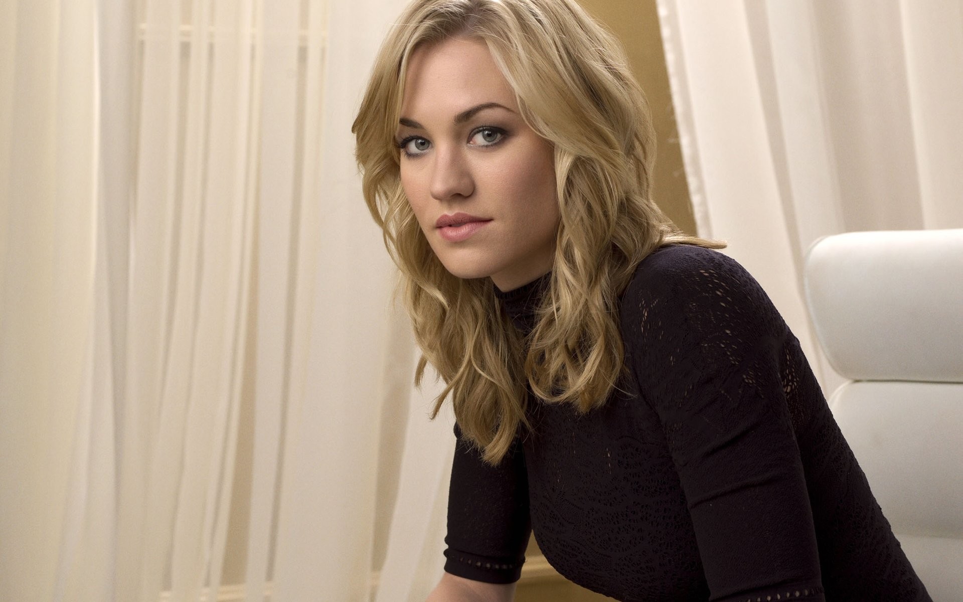 Hannah Dexter 493689 
 Data-src - Yvonne Strahovski All I See Is You - HD Wallpaper 