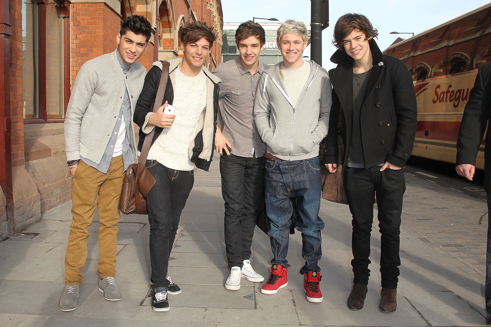 One Direction Desktop Wallpapers Full - One Direction At The Brits - HD Wallpaper 