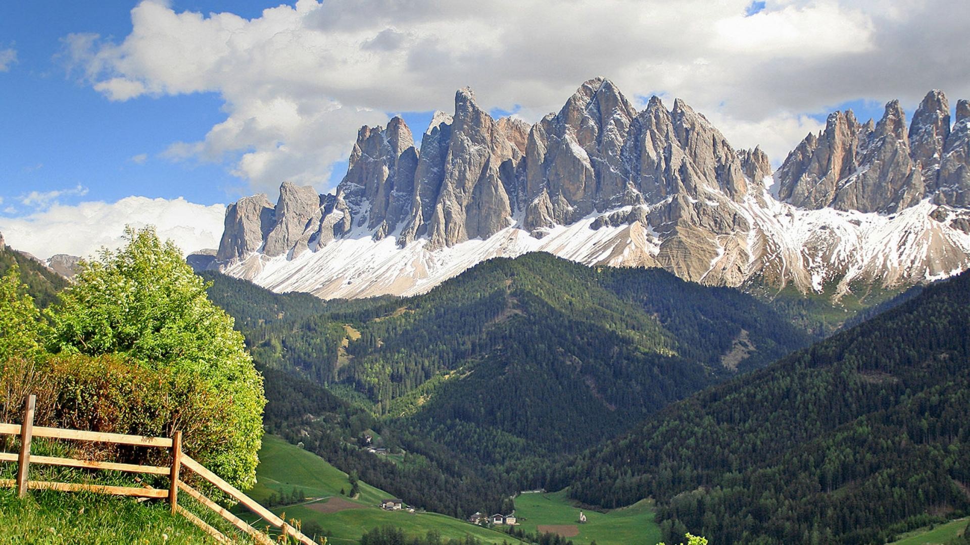 Italian Alps Wallpaper - Valley In Italy Europe - HD Wallpaper 