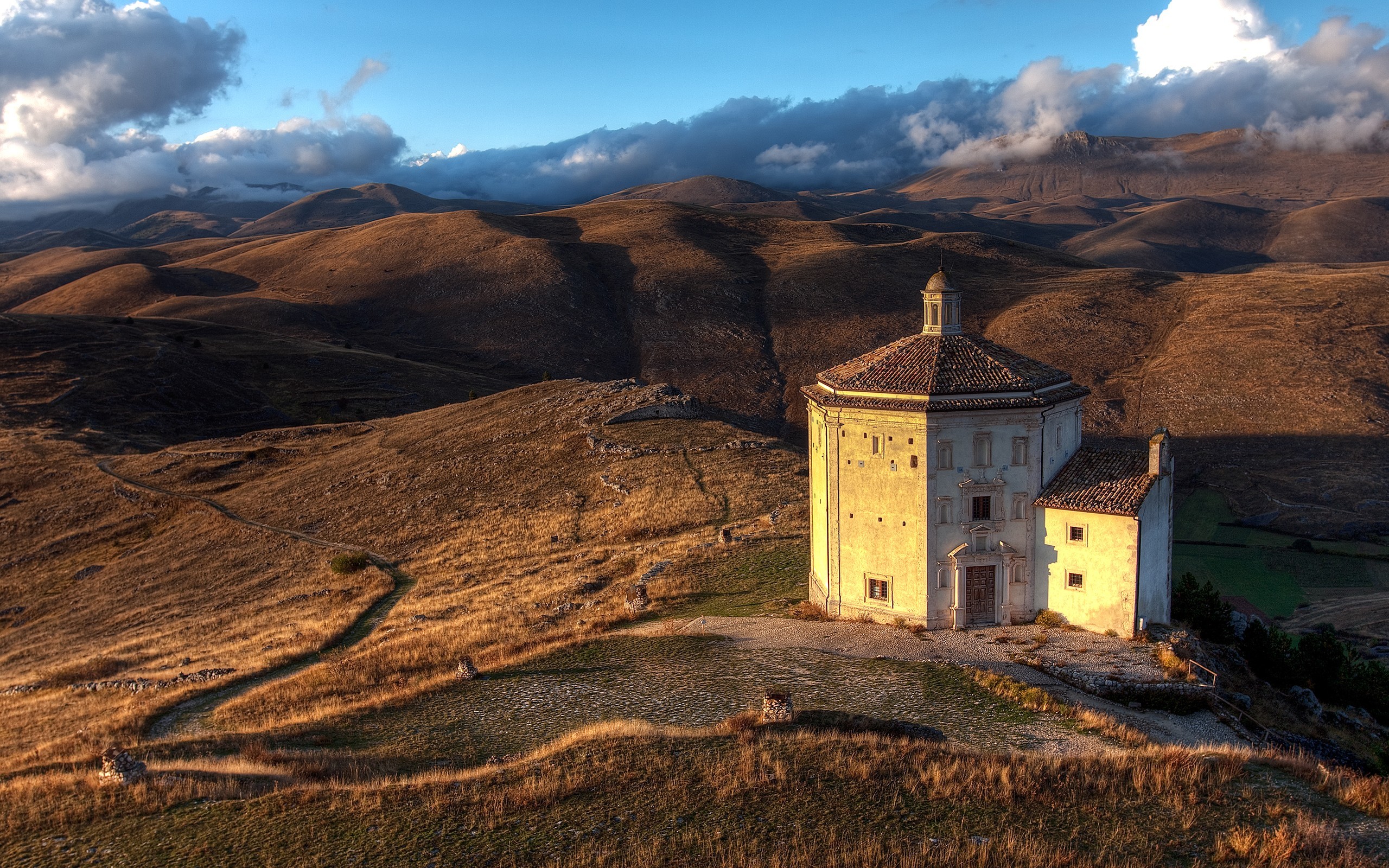 Italian Church In Mountains - HD Wallpaper 