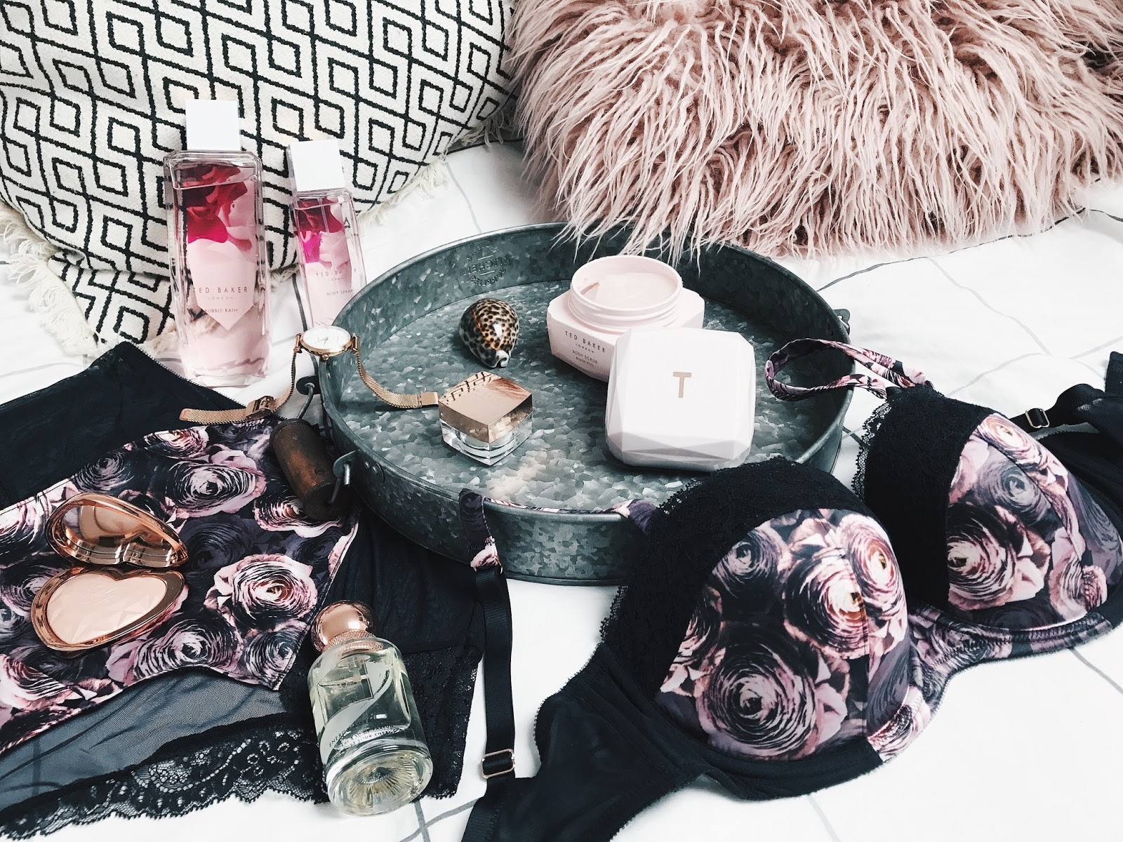 Masquerade Ball - HD Wallpaper 