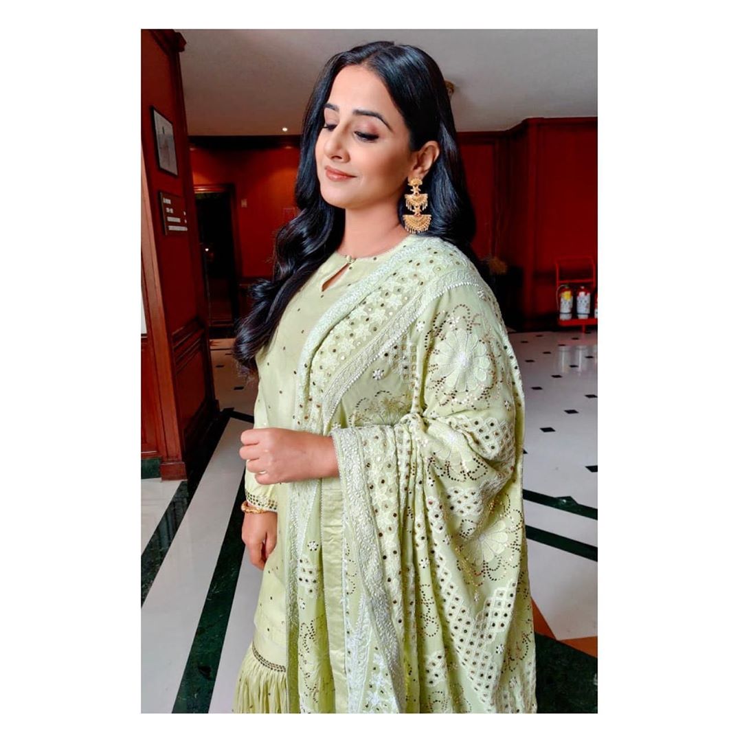 For A Store Opening In Hazratganj,lucknow In Outfit - Vidya Balan - HD Wallpaper 