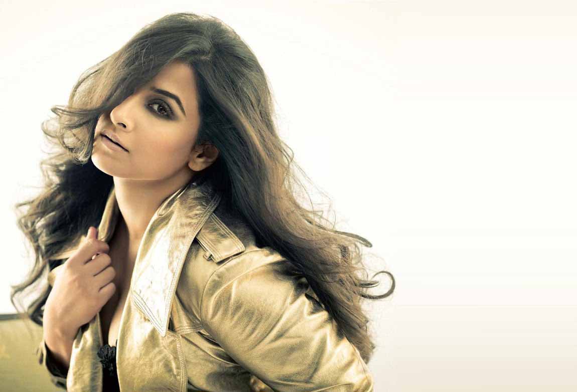 Vidya Balan In Golden Jacket High Definition Wallpapers - HD Wallpaper 