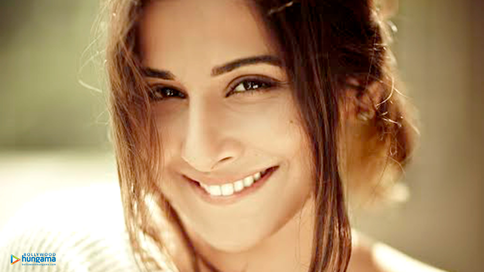 Vidya Balan - Vidya Balan Munna Bhai - HD Wallpaper 