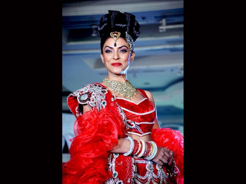 Sushmita Sen, Who Recently Confirmed That She Will - Sunny Leone Bridal Look - HD Wallpaper 
