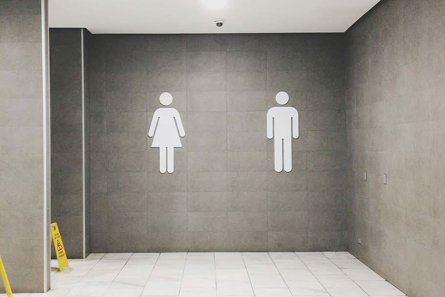 Men S And Women S Bathroom Signs, Man And Woman Comfort - Ux Design In Real Life - HD Wallpaper 