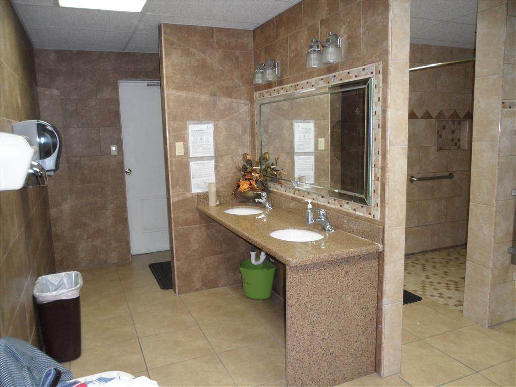 Bathroom - HD Wallpaper 