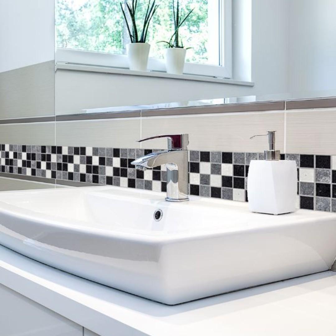 Black Bathroom Tiles With Glitter Mosaic - HD Wallpaper 