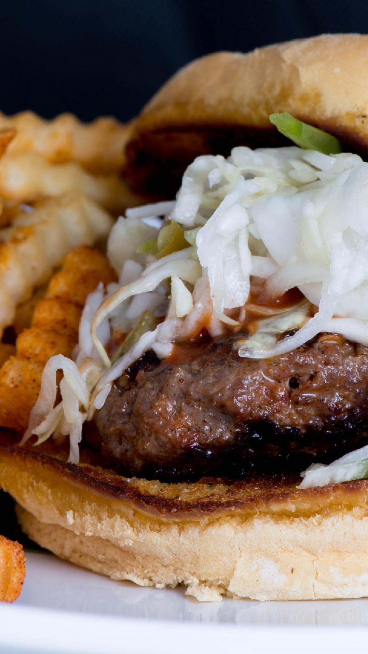 French Fries And Hamburger Wallpaper Food And Drink - Fast Food - HD Wallpaper 