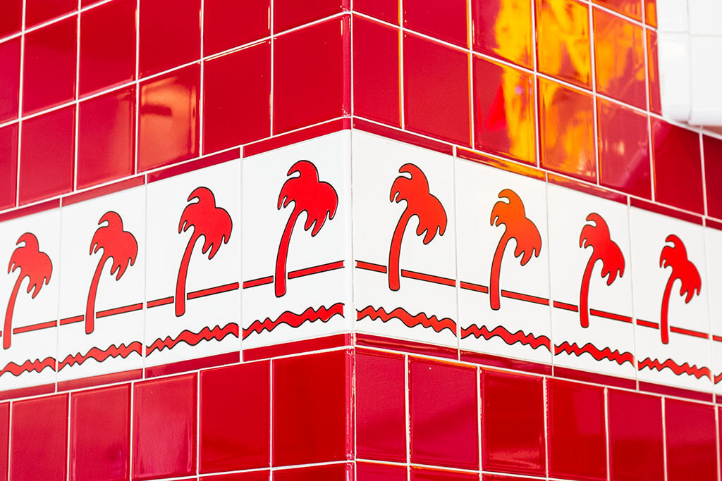 Drive Swim Fly In N Out Burger Gilroy California Cheeseburgers - Palm Tree In N Out - HD Wallpaper 