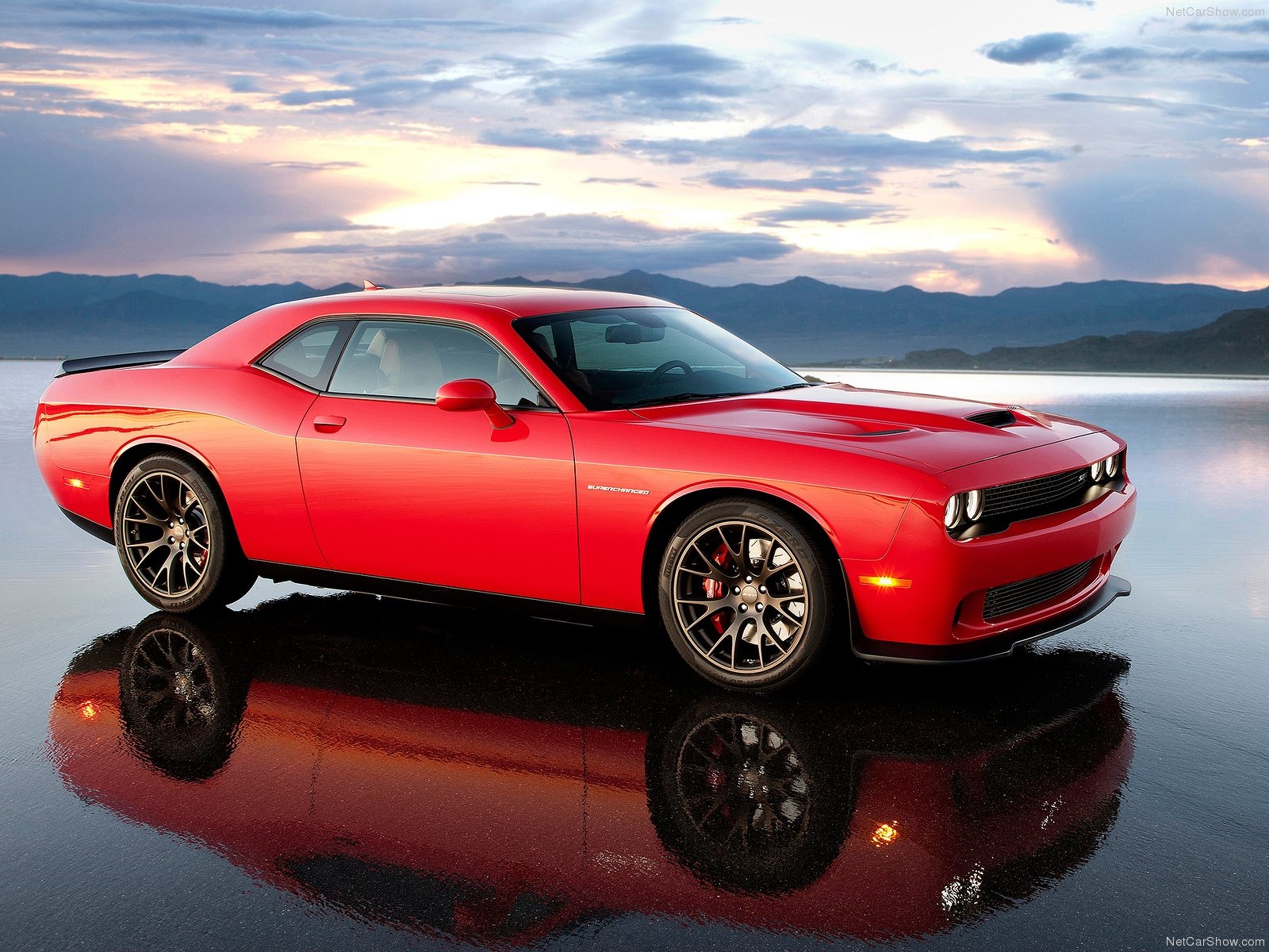 Red Sports Car Dodge - HD Wallpaper 