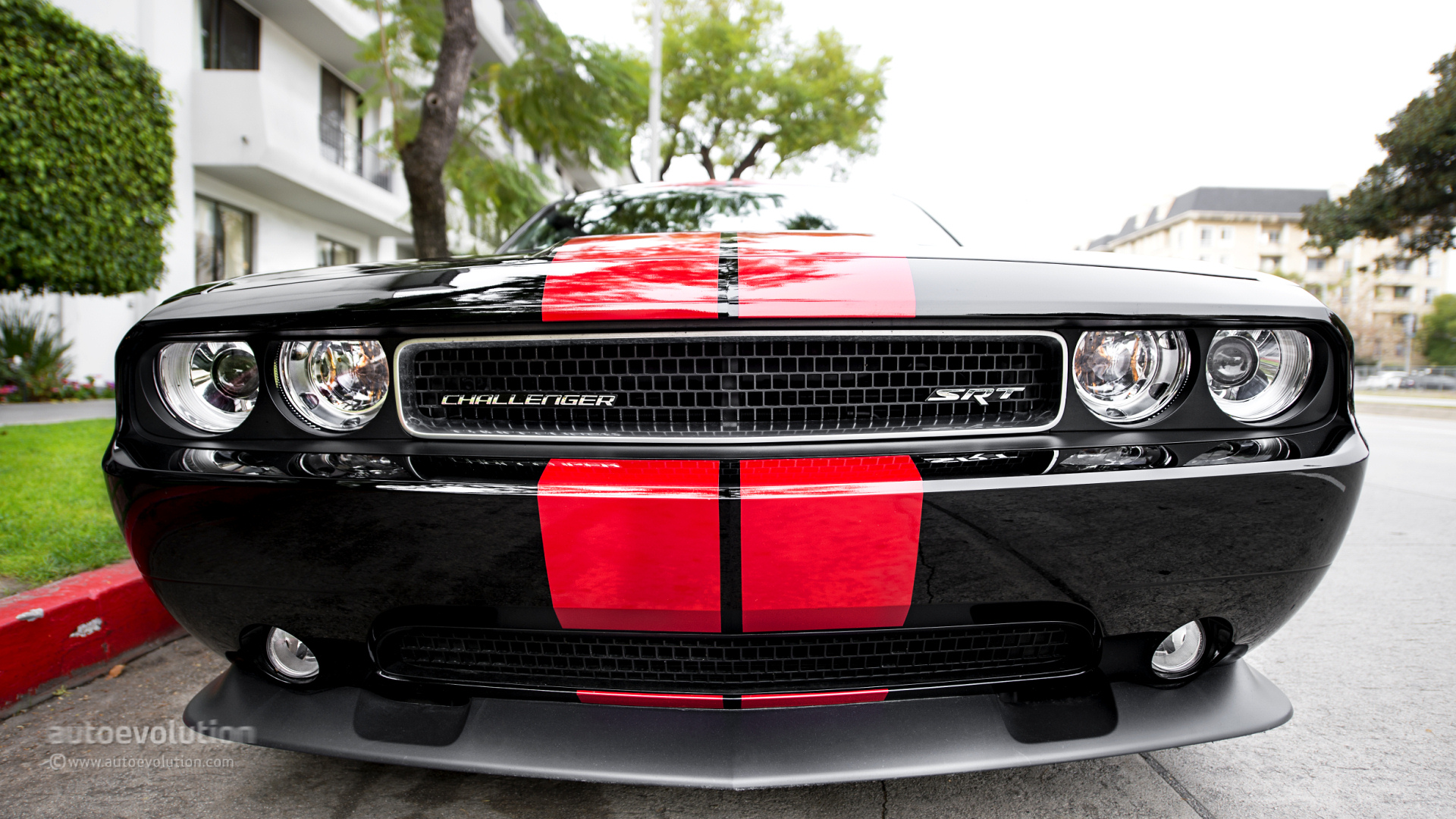 Dodge Challenger Srt8 Wallpaper Hd - Challenger Car Hd - HD Wallpaper 