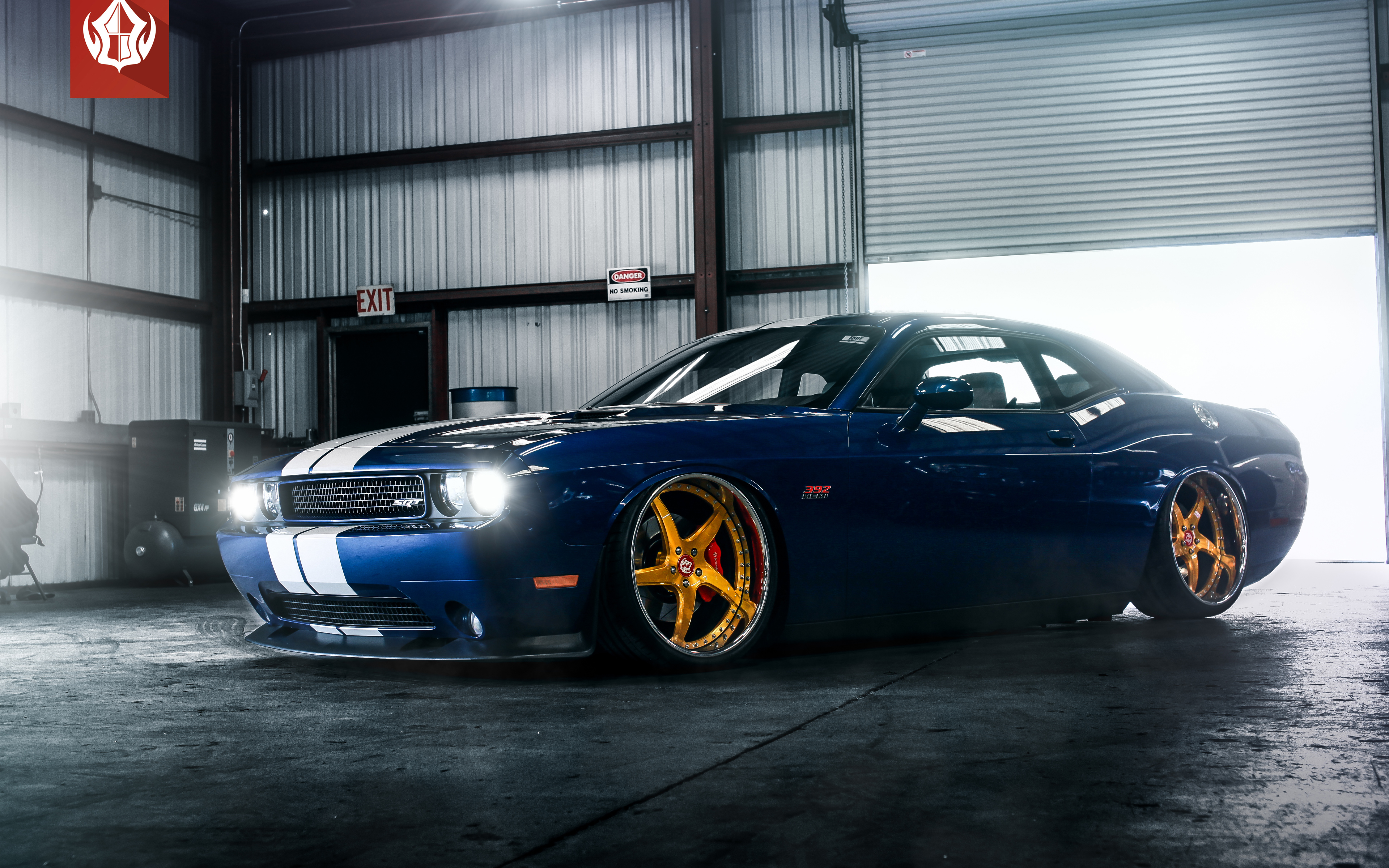 Dodge Challenger Srt 392 4k Wallpapers - Challenger With Gold Rims - HD Wallpaper 