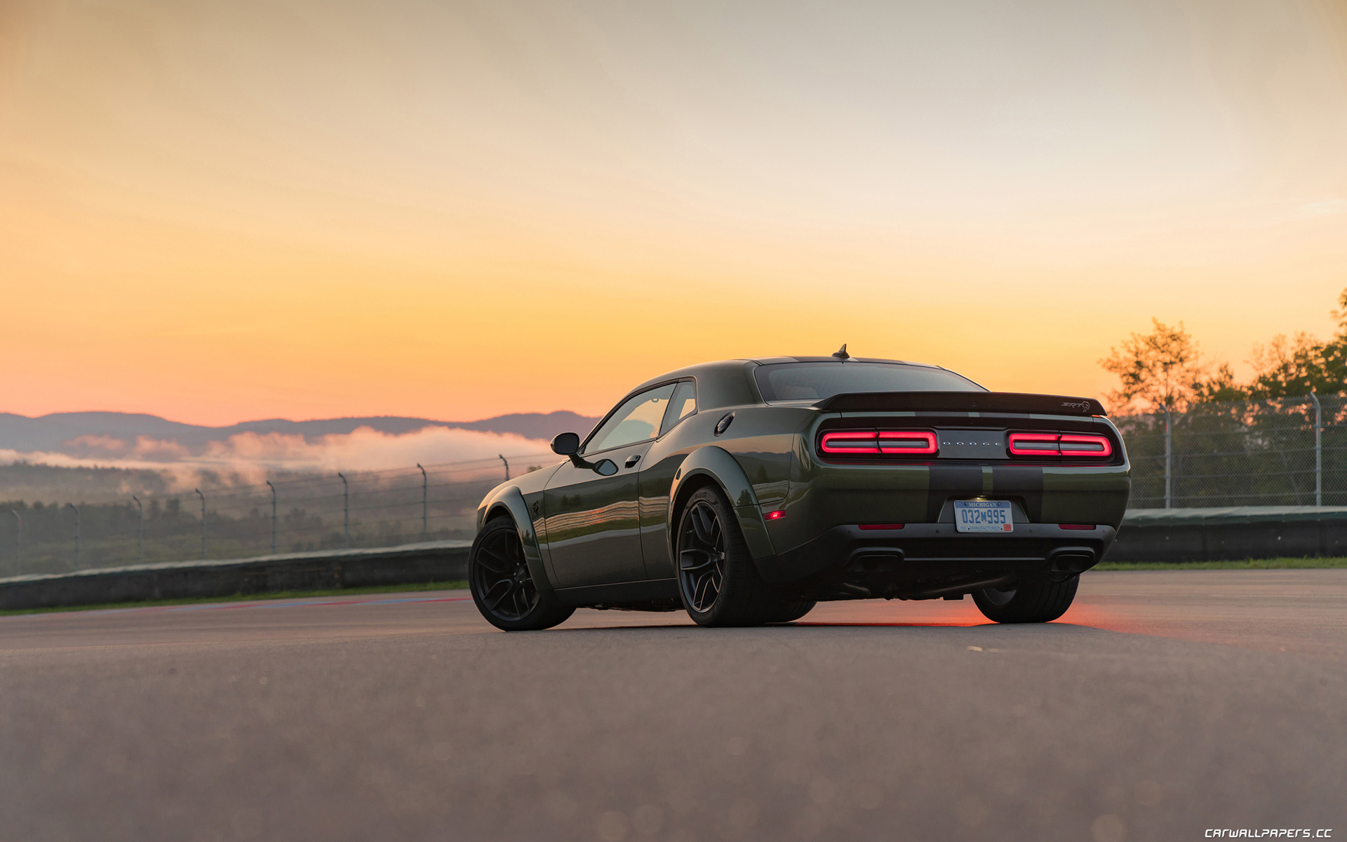Dodge Challenger - HD Wallpaper 