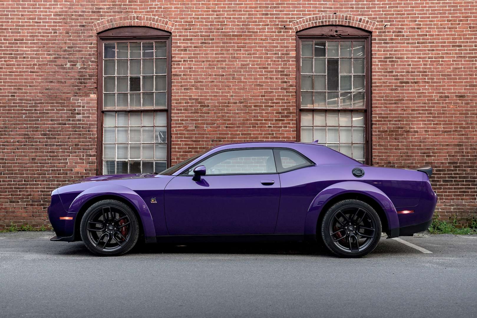 New 2019 Dodge Challenger Hd Wallpapers - 2019 Dodge Challenger Scat Pack Widebody Crazy Plum - HD Wallpaper 