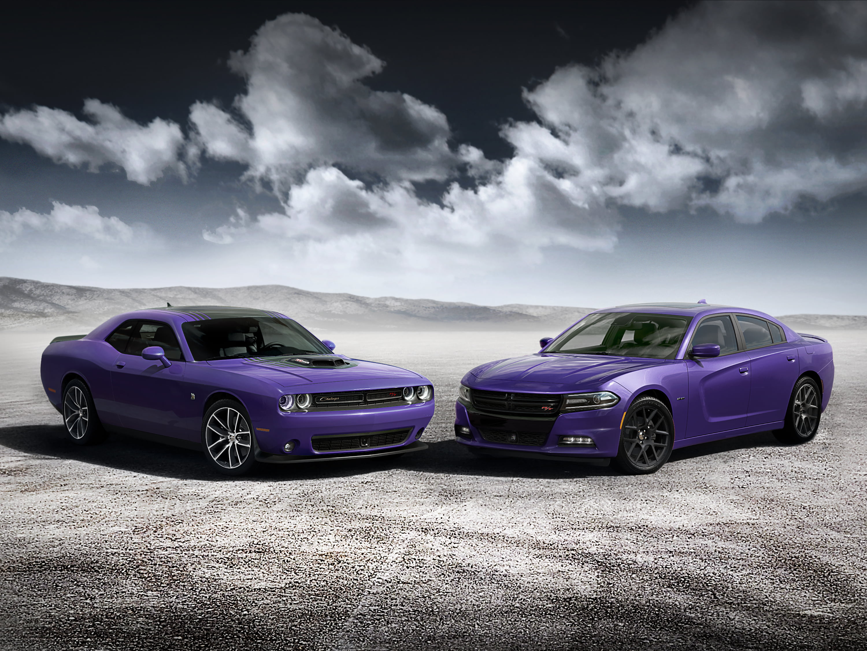 2017 Charger Vs Challenger - HD Wallpaper 