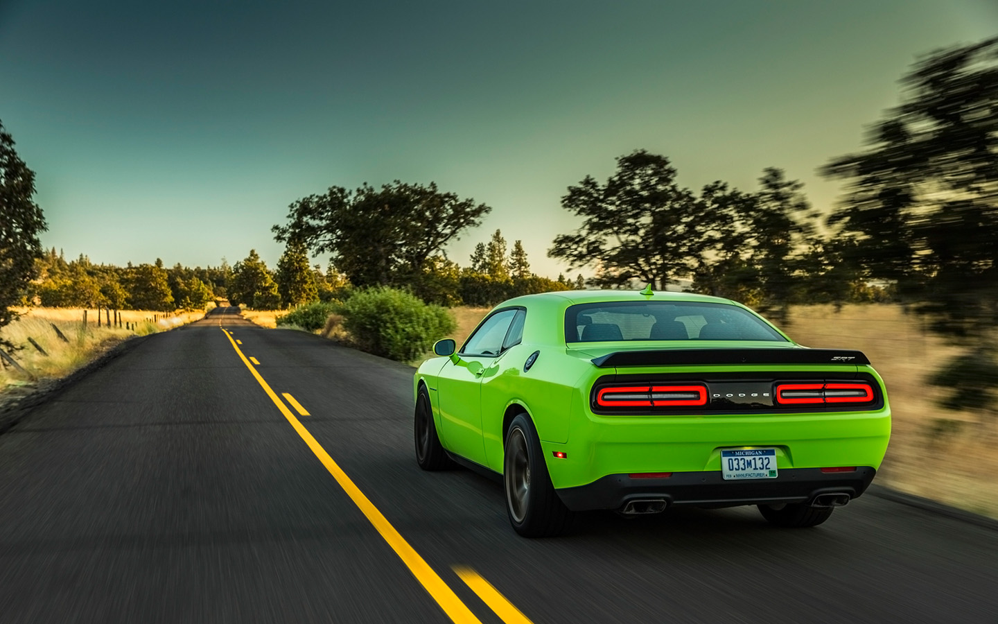 Green 2016 Dodge Challenger Srt Hellcat - HD Wallpaper 