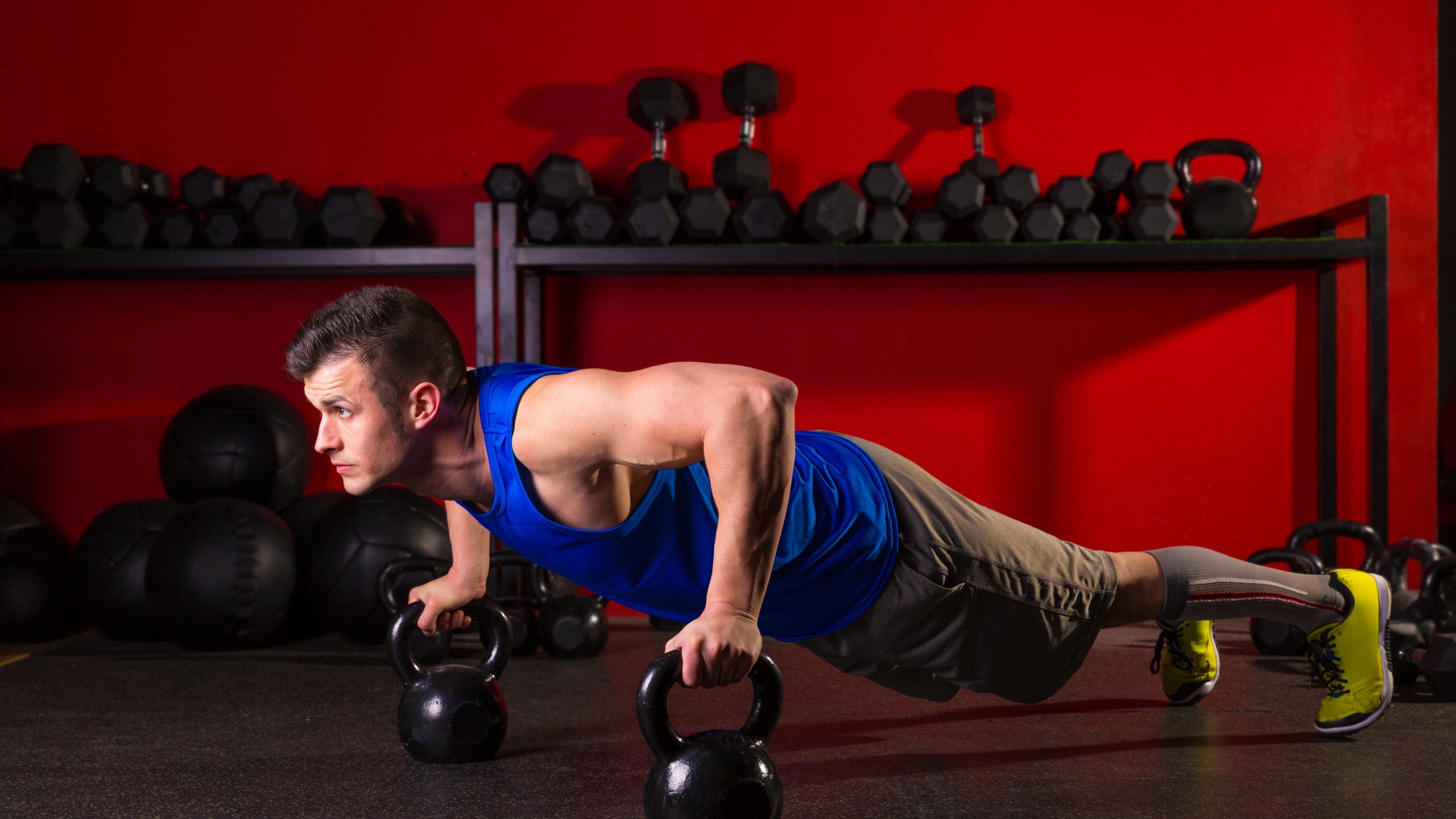 Wallpaper Sports, Exercise, Man, Push-ups, Weights - Exercise Wallpaper Hd Man - HD Wallpaper 