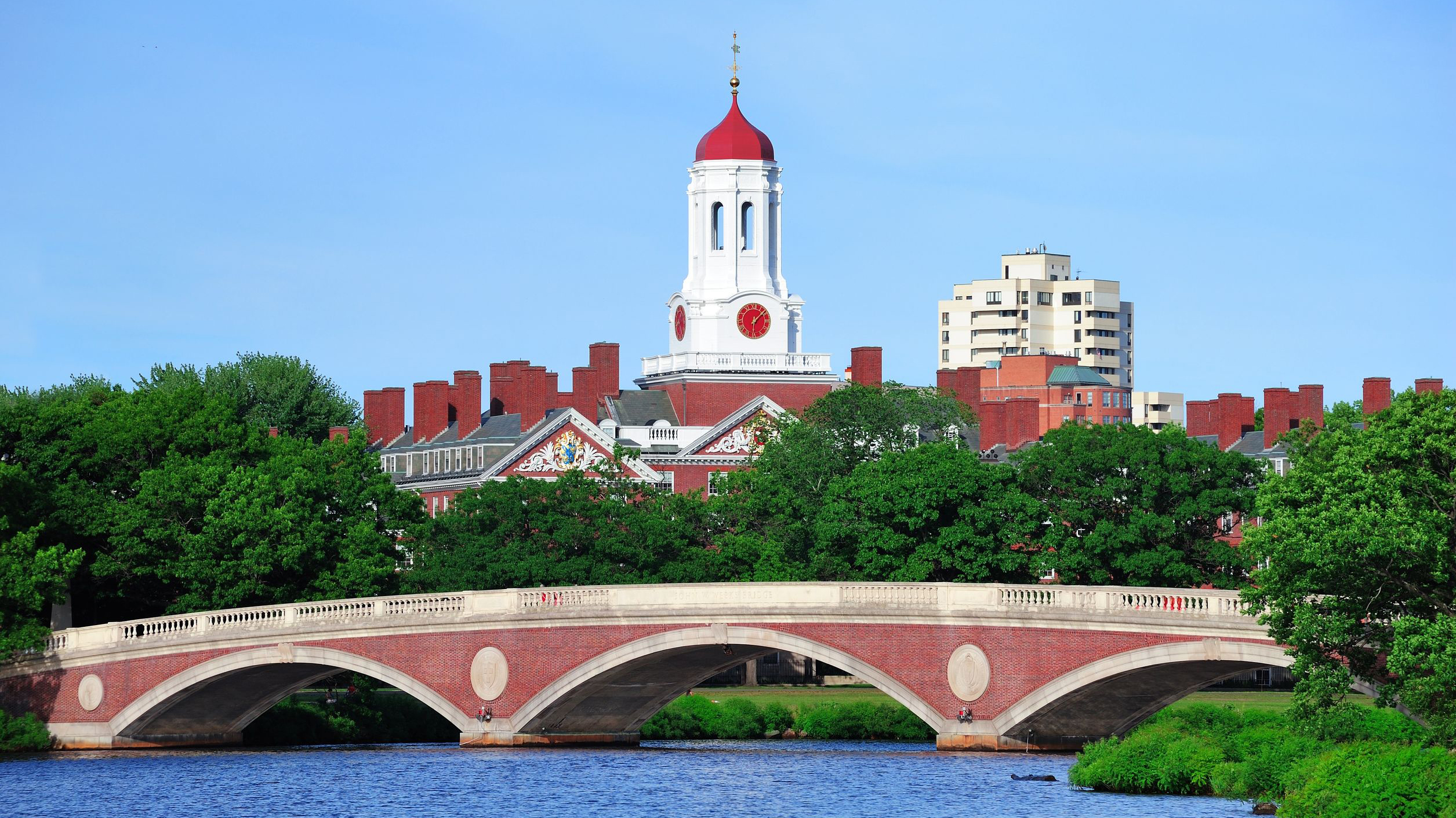 Weeks Bridge And Clock Tower Over Charles River In John W Weeks Bridge 2511x1412 Wallpaper Teahub Io