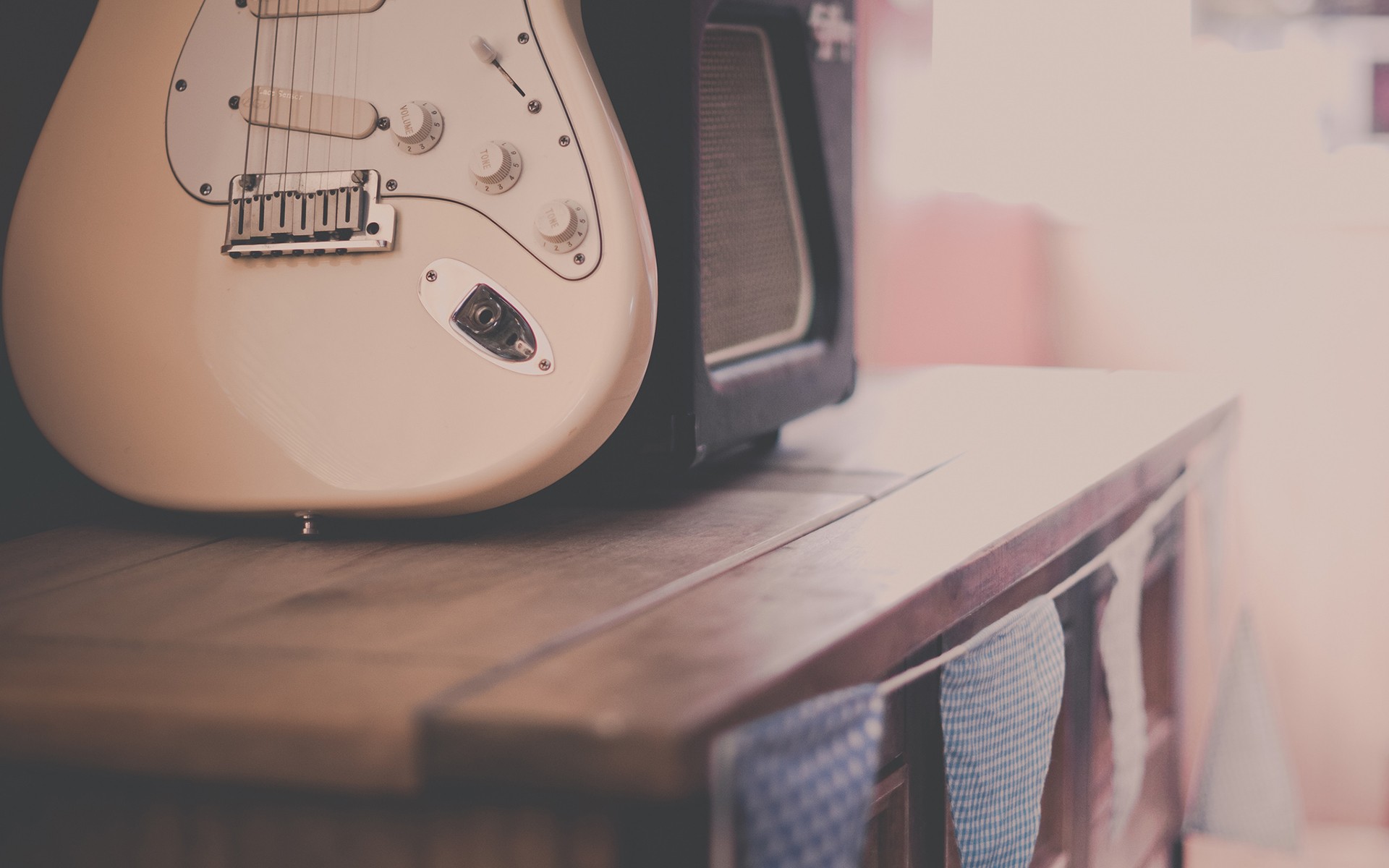 Vintage Guitar - HD Wallpaper 