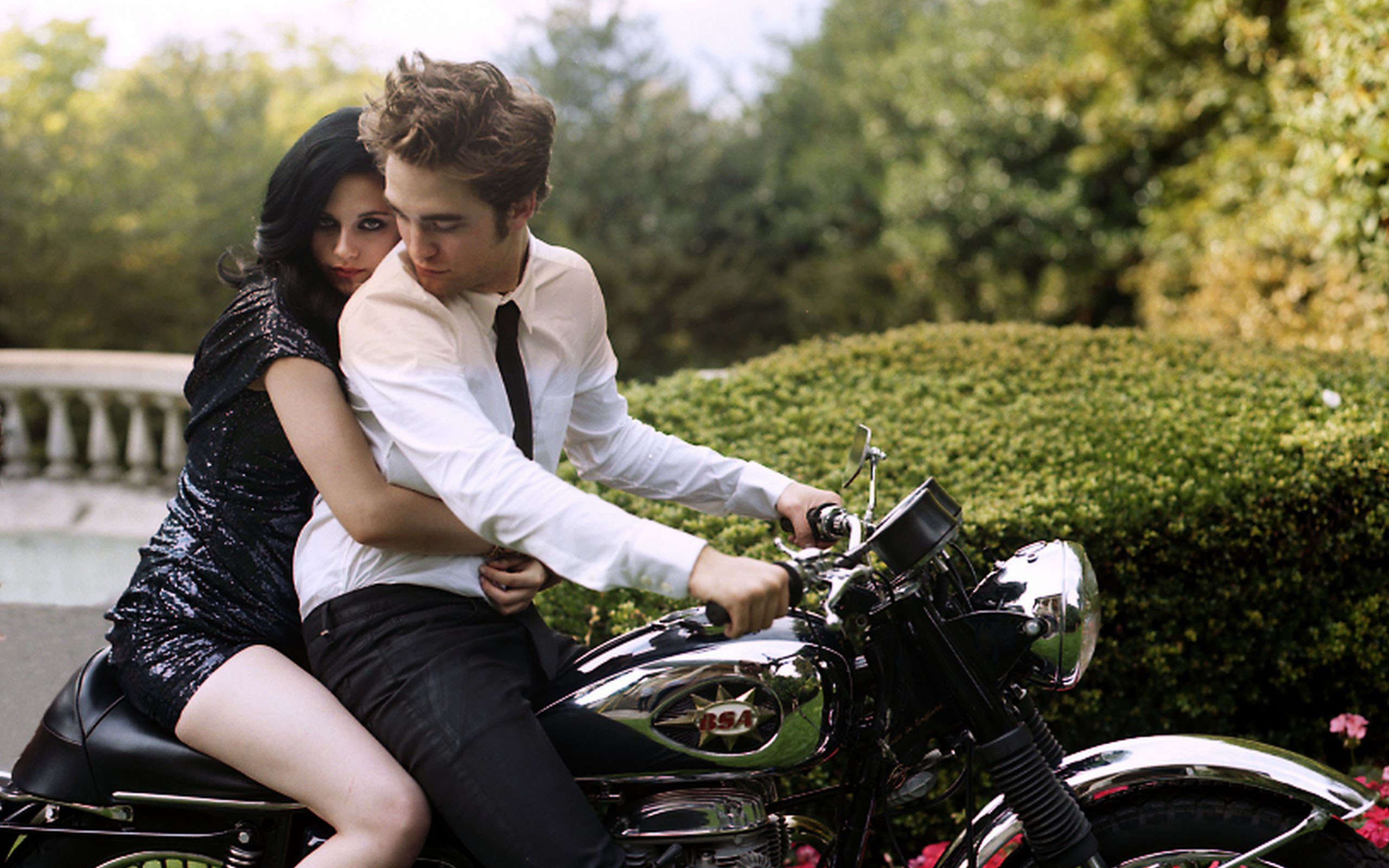 Couple Long Drive On Bike - 2560x1600 Wallpaper Couple Long Drive On Bike - 2560x1600 Wallpaper