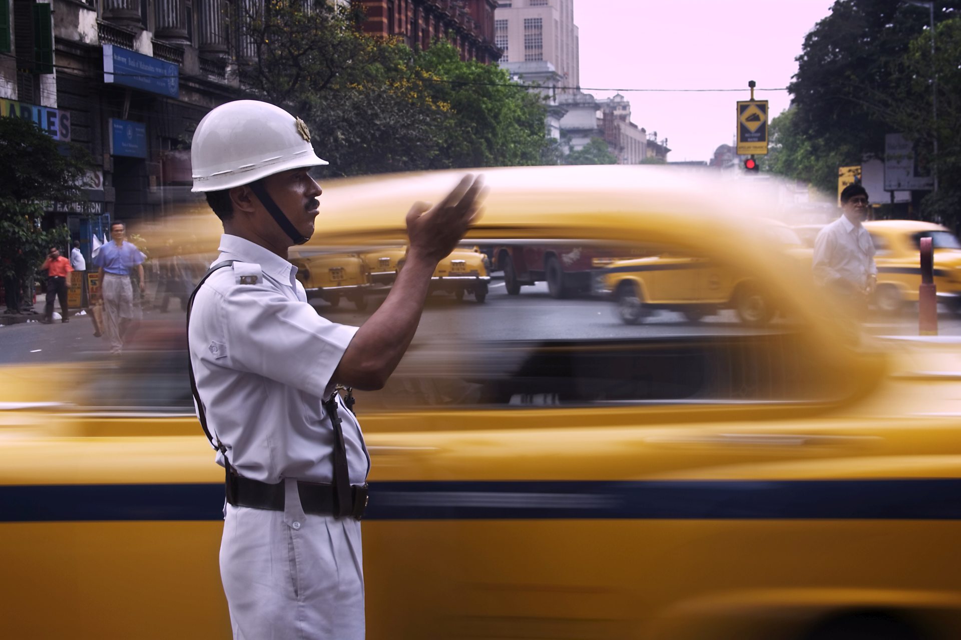 Indian Kolkata Traffic Police Wallpaper - Traffic Police In India - HD Wallpaper 