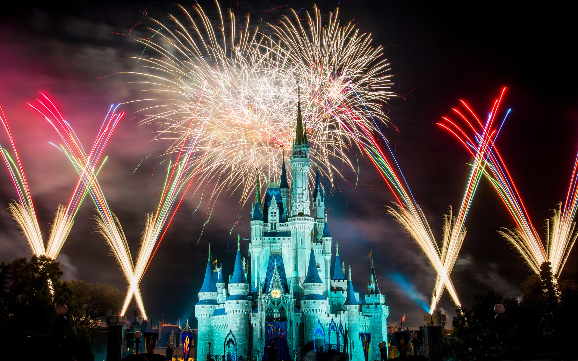 Free Disney Happy New Year, Computer Desktop Wallpapers, - Disney World, Cinderella Castle - HD Wallpaper 