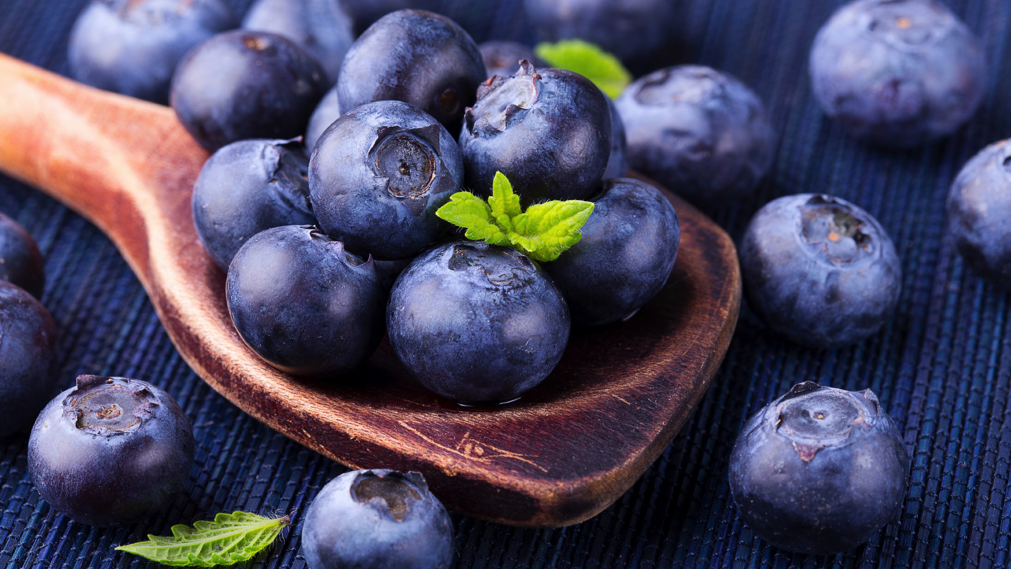 Blue Berries, Wooden Spoon, Kitchen, Fruits, Wallpaper - HD Wallpaper 