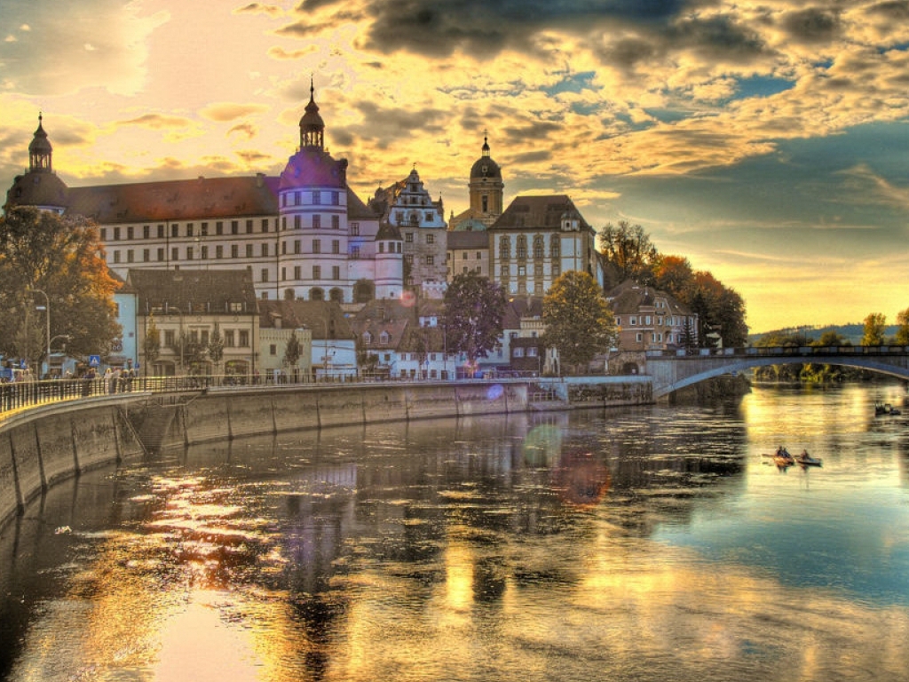 Neuburg Castle - HD Wallpaper 