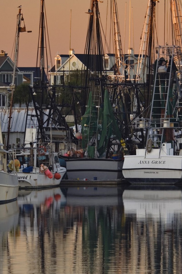 Fishing Boat Iphone - HD Wallpaper 