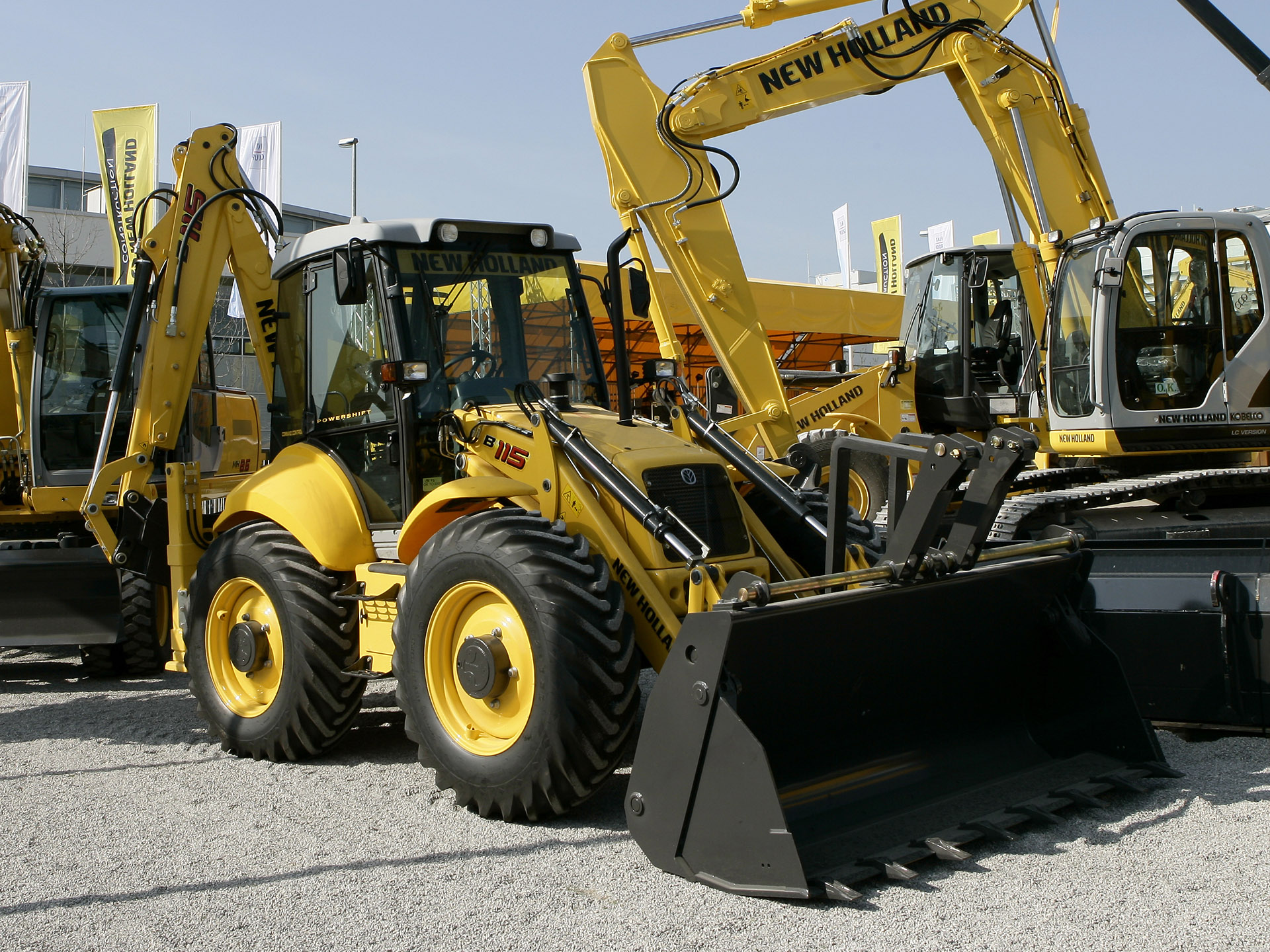 New Holland B115 Photo - New Holland B115 - HD Wallpaper 