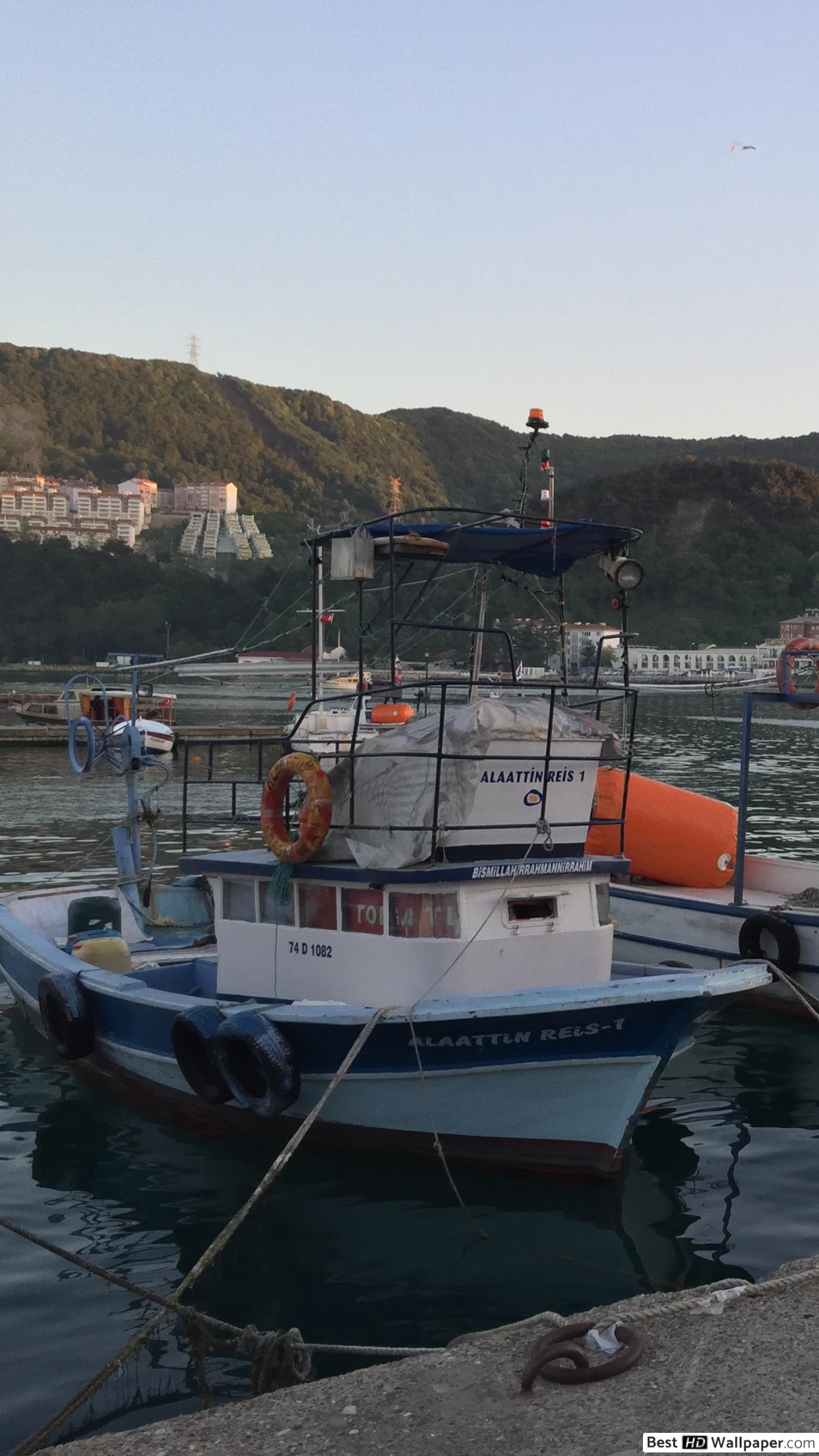 Fishing Trawler - HD Wallpaper 