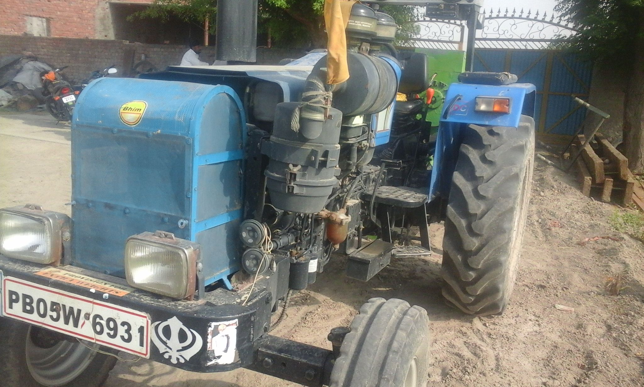 Tractor - HD Wallpaper 