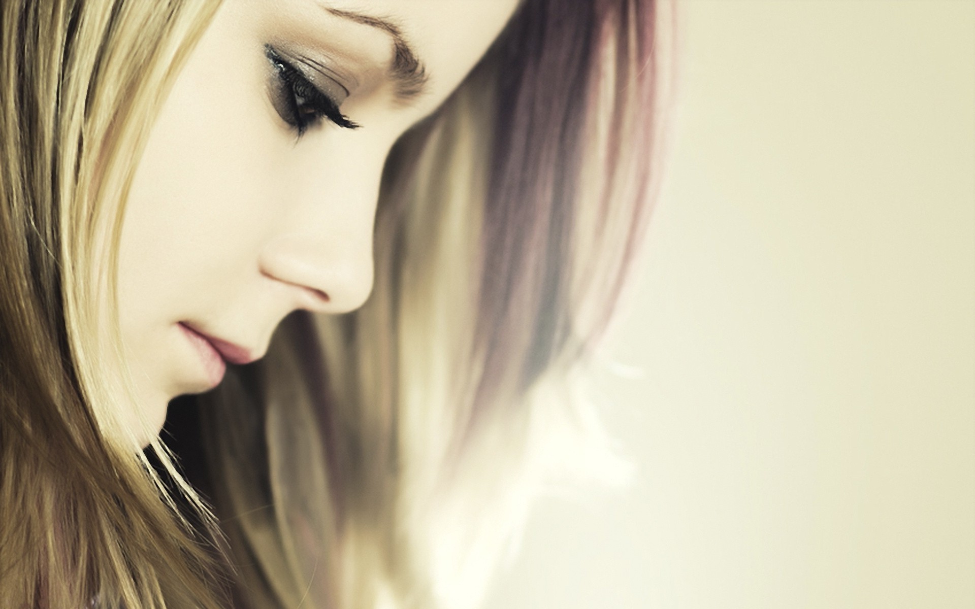 Avril Lavigne Wallpaper For Desktop - HD Wallpaper 