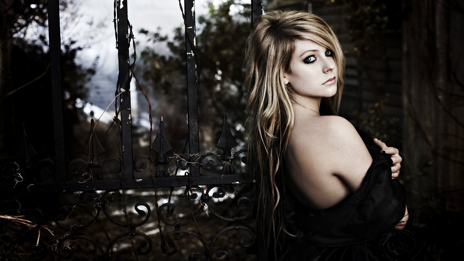 Avril Lavigne - HD Wallpaper 