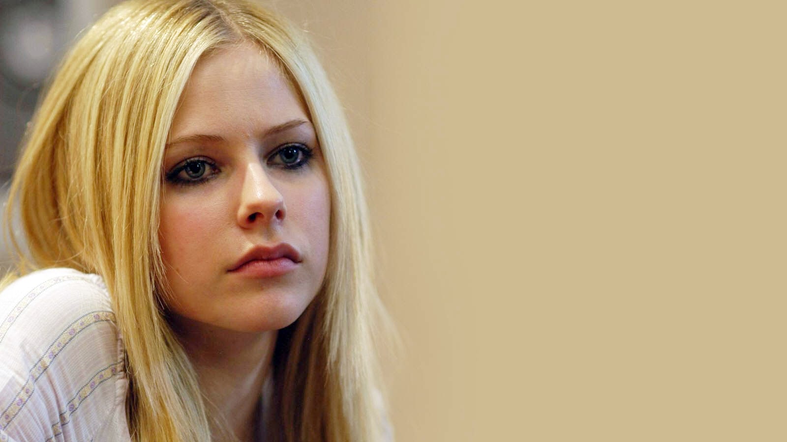 Avril Lavigne Widescreen For Desktop - Hd Wallpaper Avril Lavigne - HD Wallpaper 