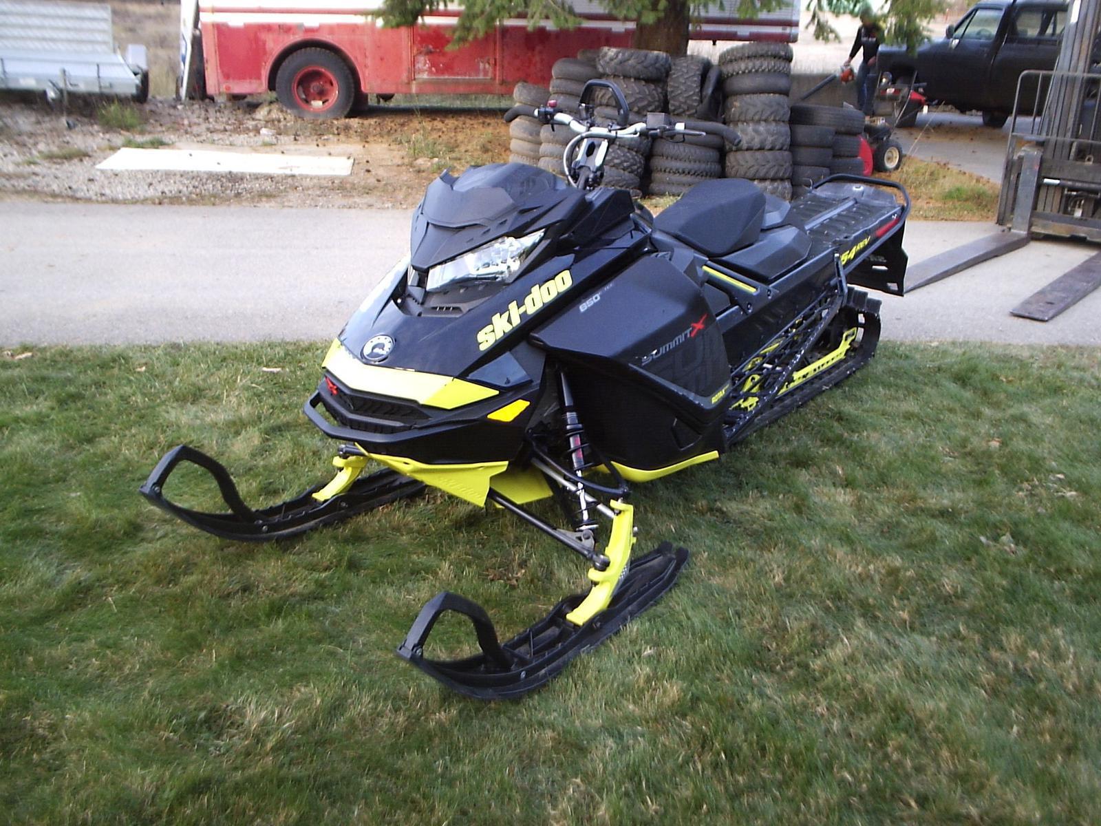 Snowmobile - HD Wallpaper 