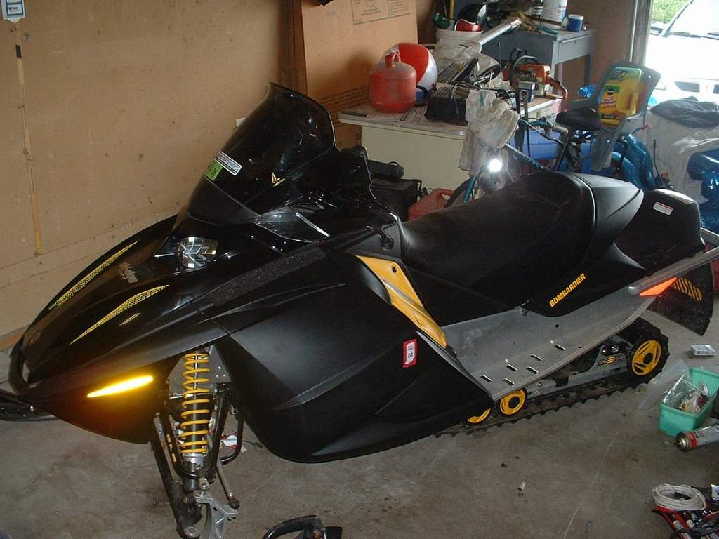 Snowmobile - HD Wallpaper 