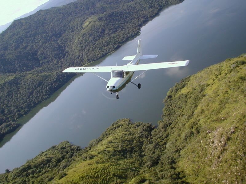 Cessna - Cessna 172 Flying - HD Wallpaper 