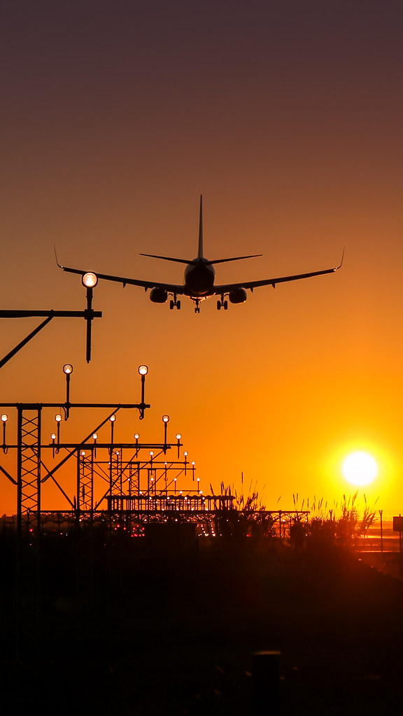 Barcelona El Prat Airport - HD Wallpaper 