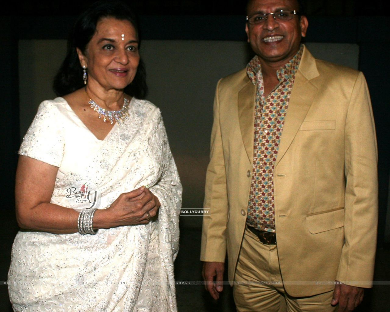 Asha Parekh And Annu Kapoor At Dr - Award - HD Wallpaper 