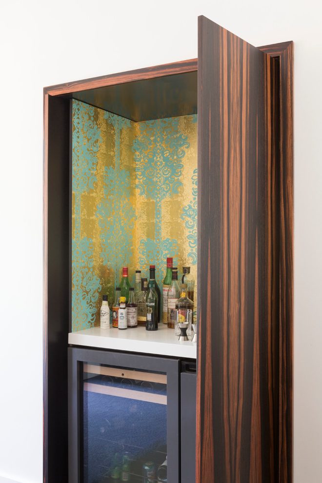 San Francisco Damask Wallpaper Designs With Rustic - Room - HD Wallpaper 