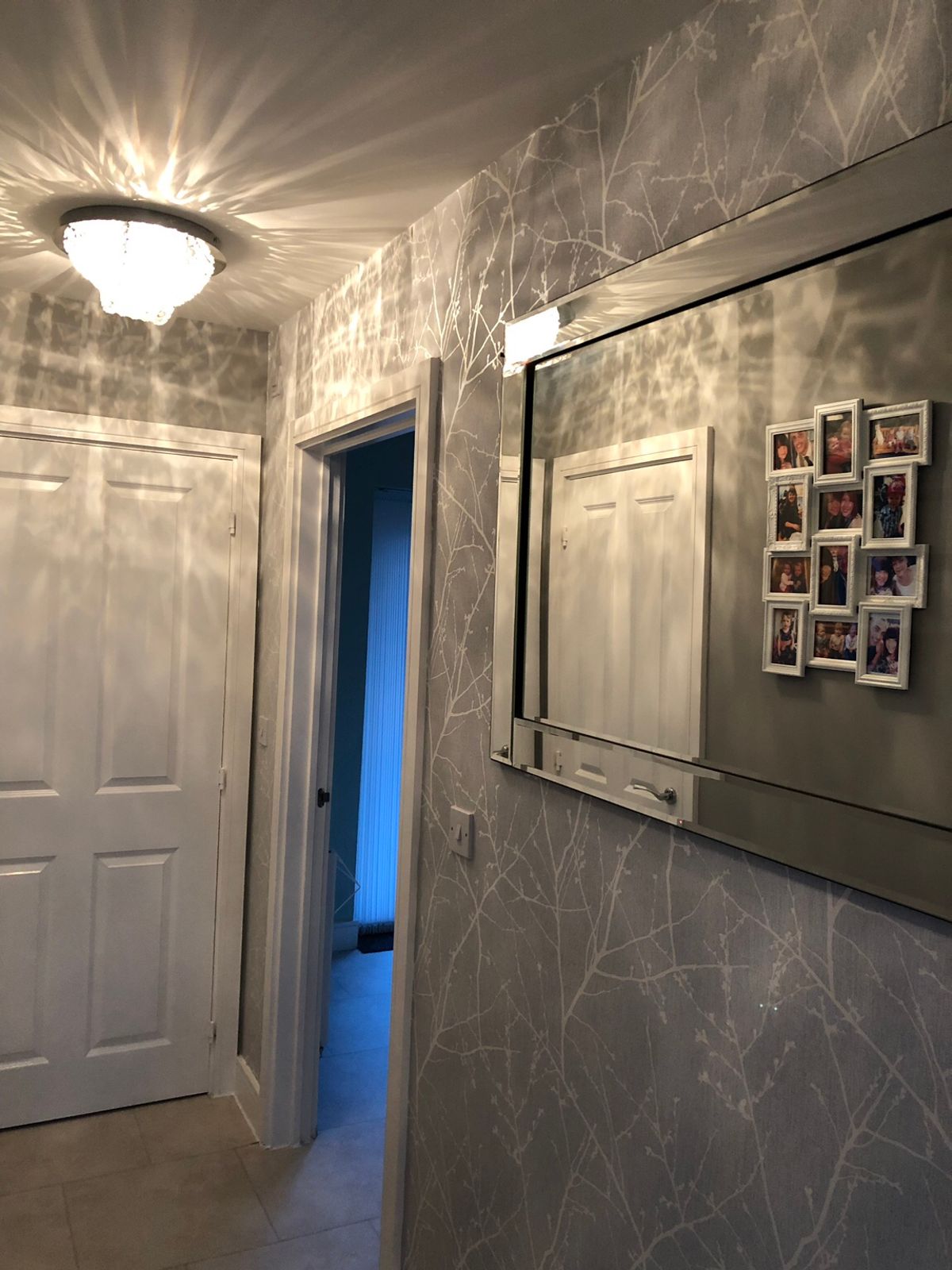 Light Grey Wallpaper - Home Door - HD Wallpaper 