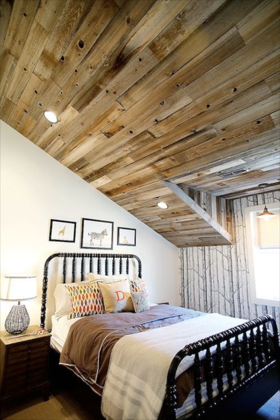 Wood Plank Ceiling Bedroom - HD Wallpaper 