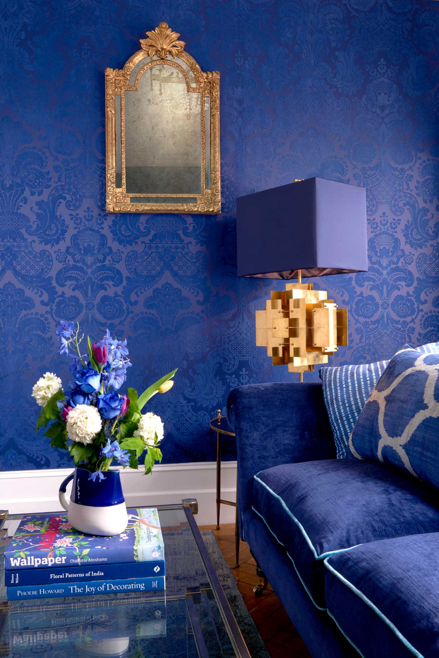 royal blue wallpaper for living room