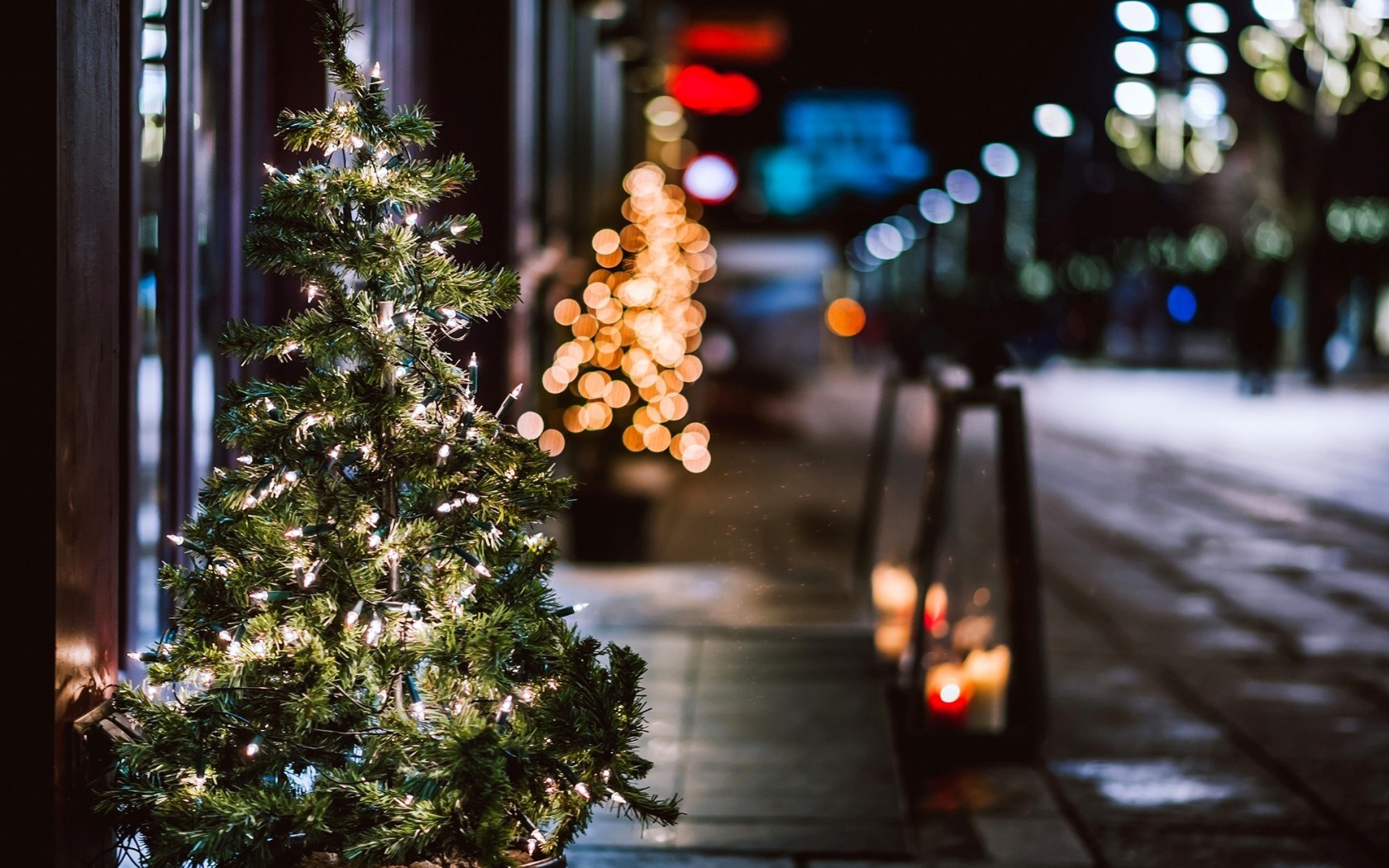 Christmas Tree Garland Lights City Street Night Winter - HD Wallpaper 