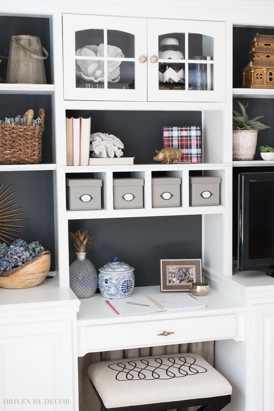Awesome Tips On How To Style Your Bookcase And Shelving - Shelf - HD Wallpaper 