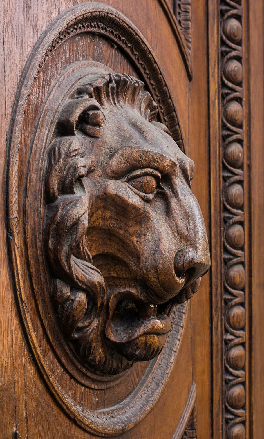 Brown Wooden Carved Lion Figure, Head, Door, Goal, - Wood Carved Lion Face - HD Wallpaper 