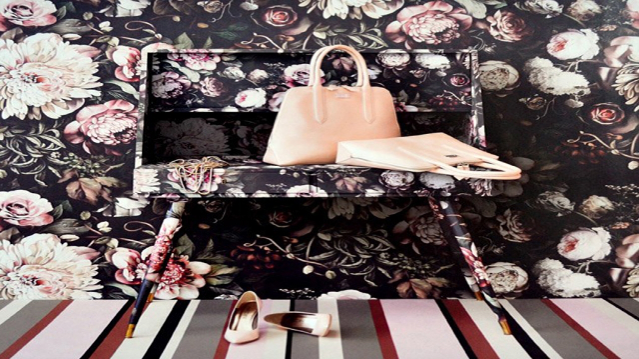 Ellie Cashman Wainscoting Cashmans Dark Floral Wallpaper - HD Wallpaper 