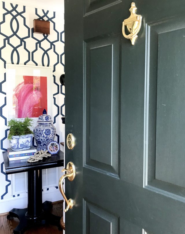 Pairing Art With Entryway Wallpaper - Cupboard - HD Wallpaper 
